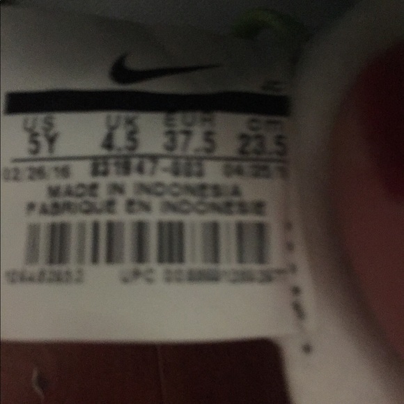 Indoor soccer shoes. - Picture 4 of 5